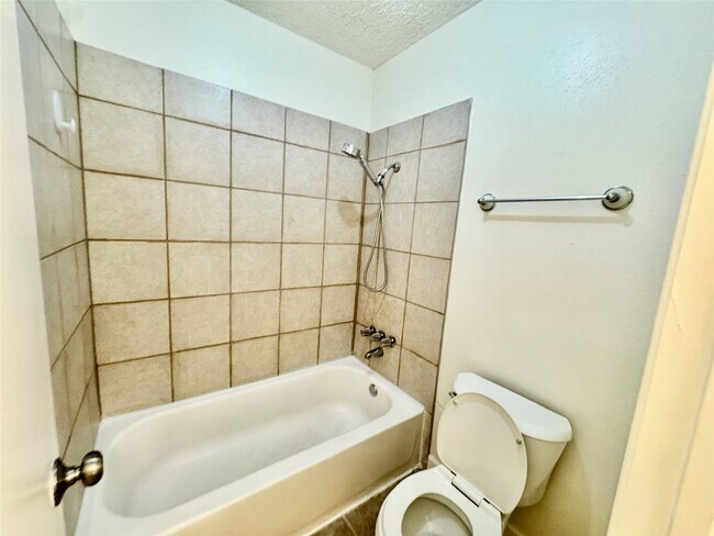 Building Photo - 10555 Turtlewood Ct