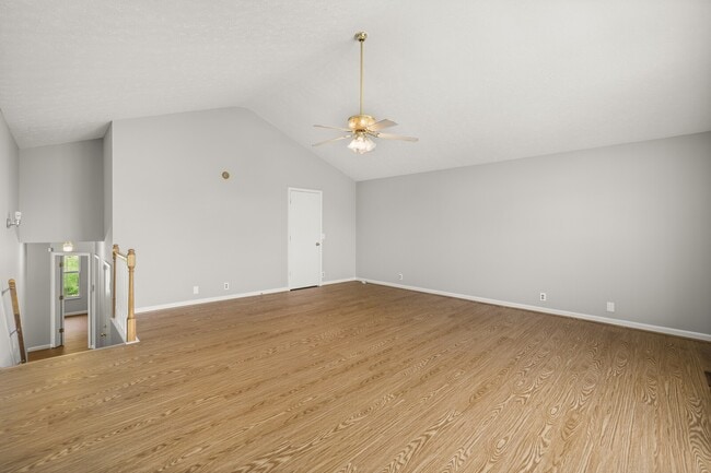 Building Photo - 3127 Creekview Ln