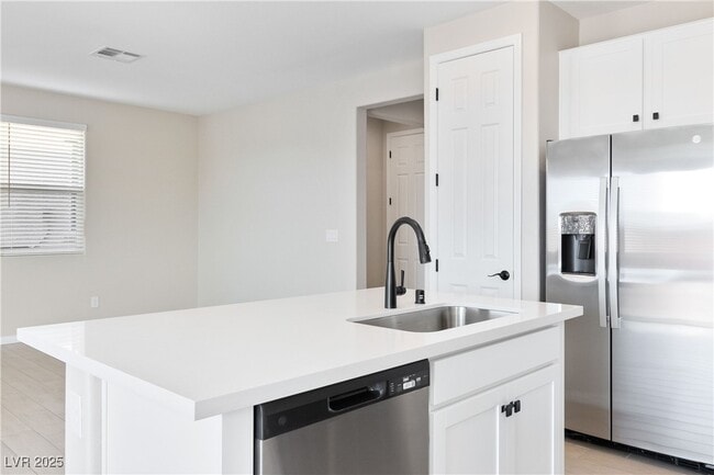 Building Photo - 3859 Painted Lady Ave