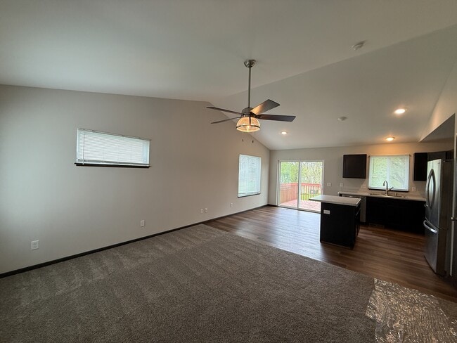 Building Photo - 924 Waters Edge Ct