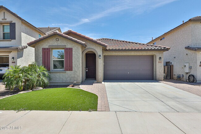 Primary Photo - 13159 W Rowel Rd