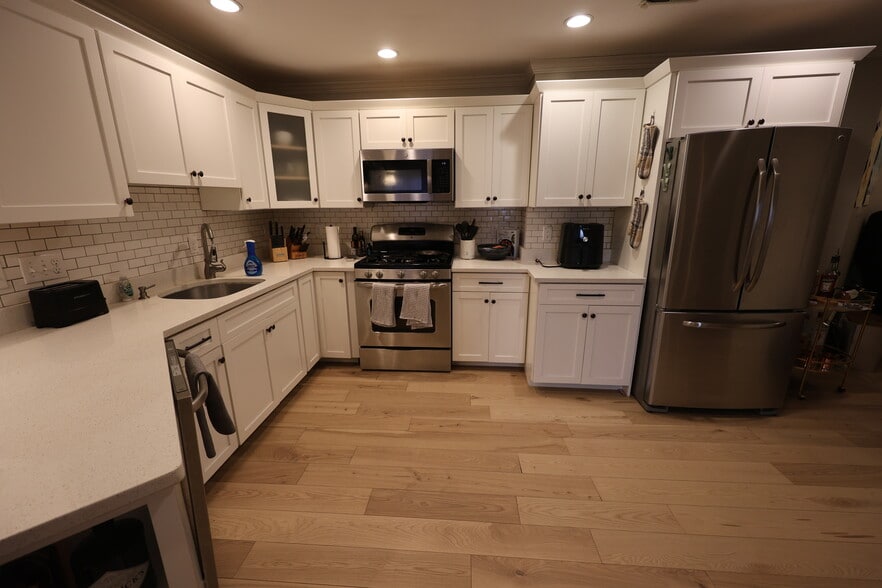 Building Photo - 10 Symmes St