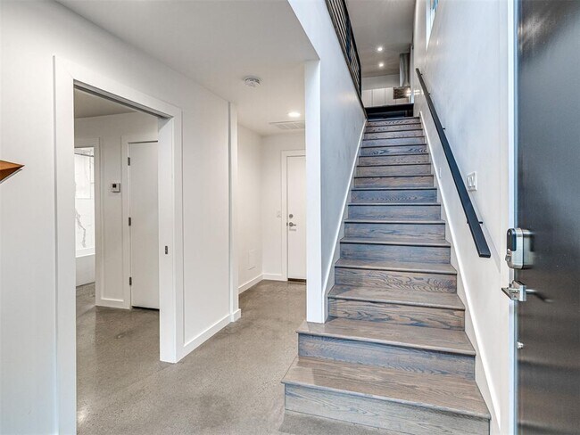 Building Photo - 825 NW 6th St