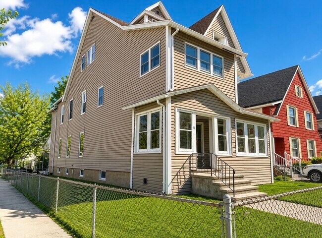 Building Photo - 16 Highland Ave
