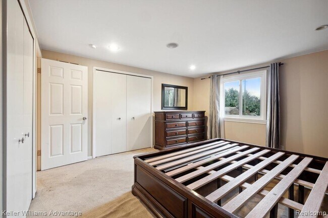 Building Photo - 19263 Sunset St