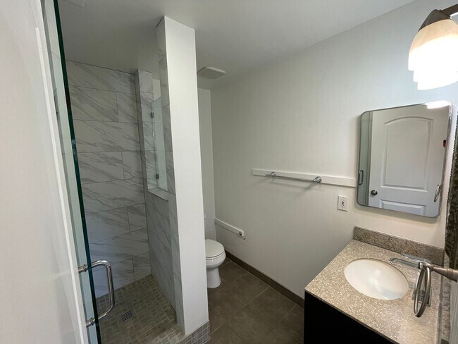 Building Photo - Beautiful Hidden Valley 3 Bedroom, 2.5 Bat...