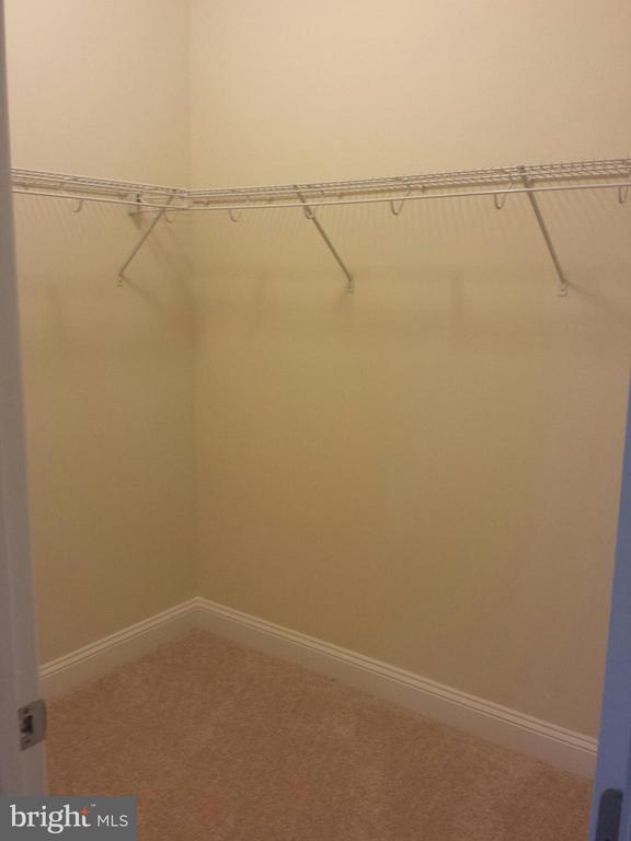 Building Photo - 6041 Maple Hill Rd