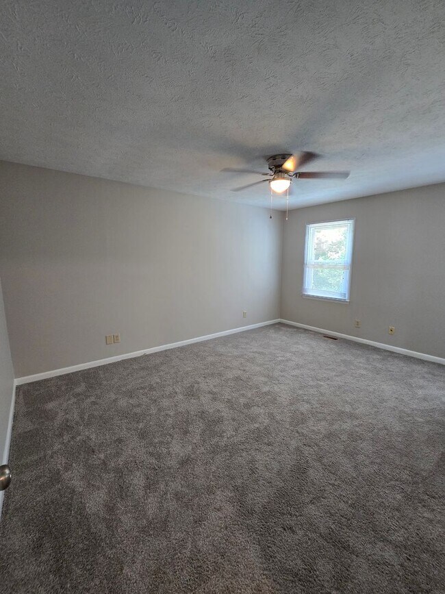 Building Photo - 7494 Beverly Dr