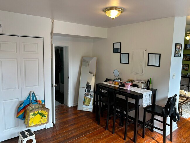Building Photo - 3001 Huntingdon Ave