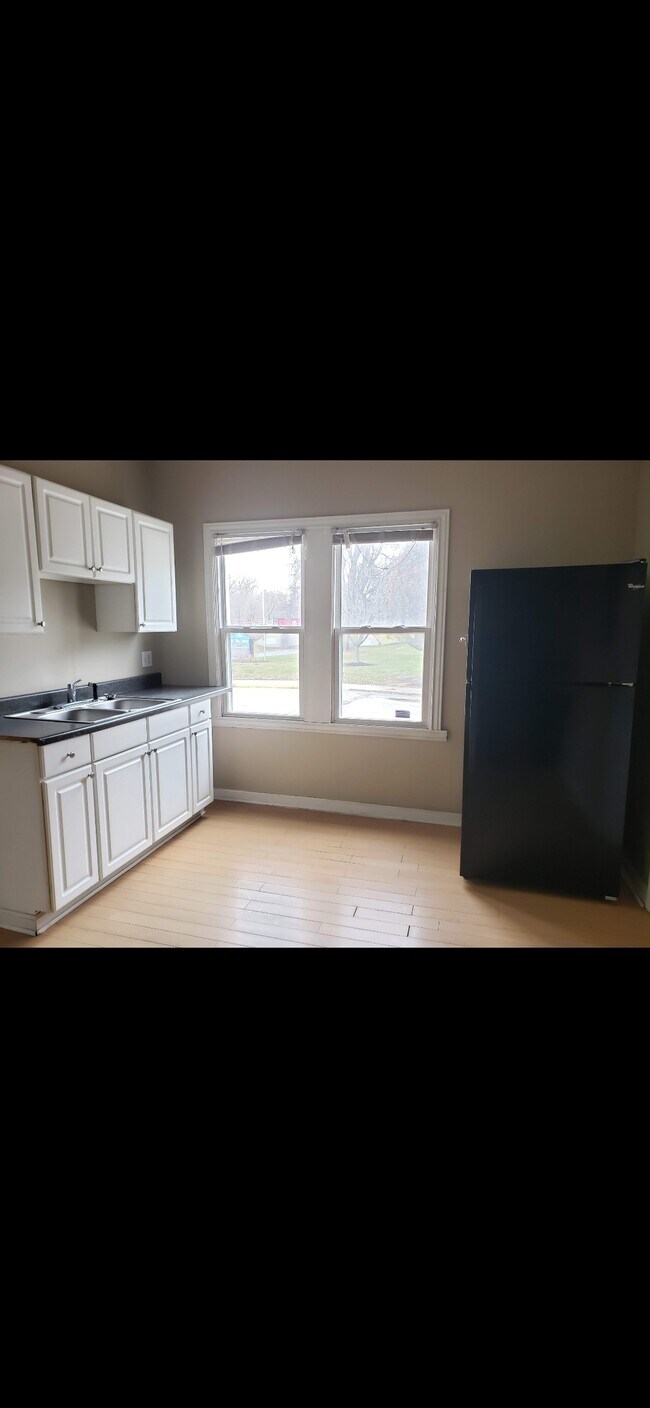 Building Photo - 3602 E Fall Creek Parkway North Dr