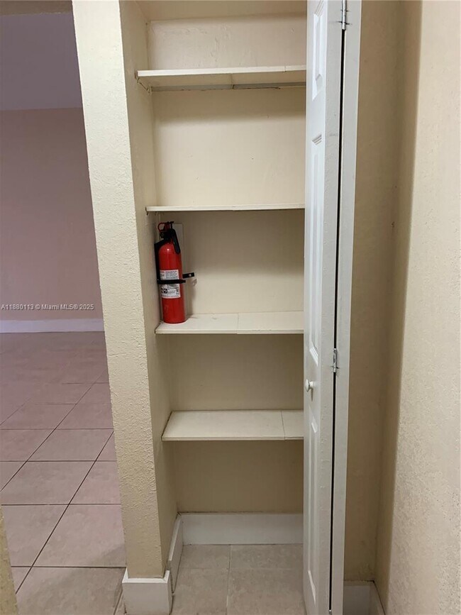 Building Photo - 8820 Fontainebleau Blvd