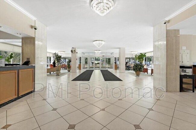 Building Photo - 10201 Grosvenor Pl