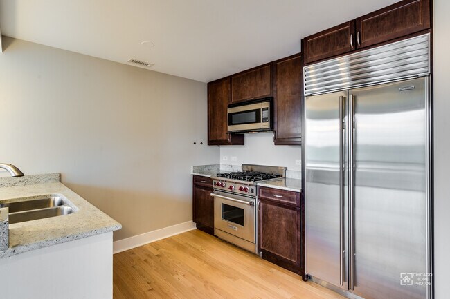 Building Photo - 525 Kedzie St