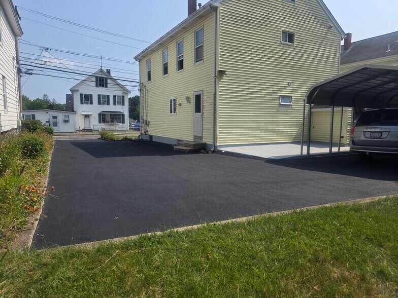 Building Photo - 63 Oak St