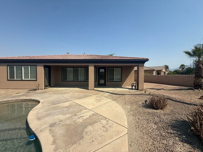 Building Photo - 103 Romanza Ln