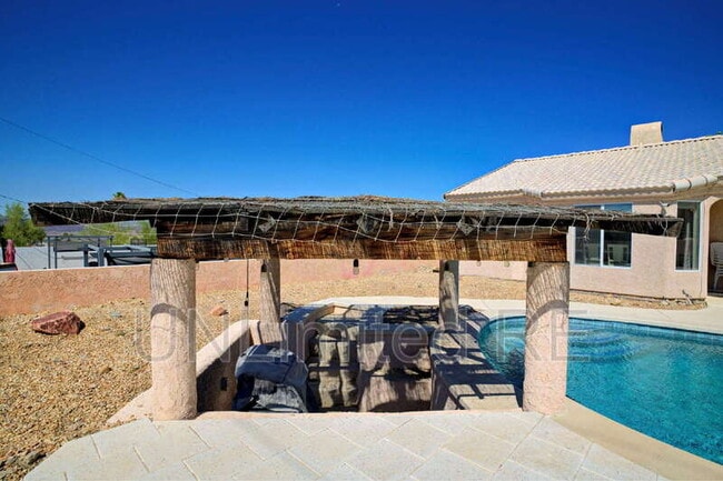 Building Photo - 304 Acoma Blvd S