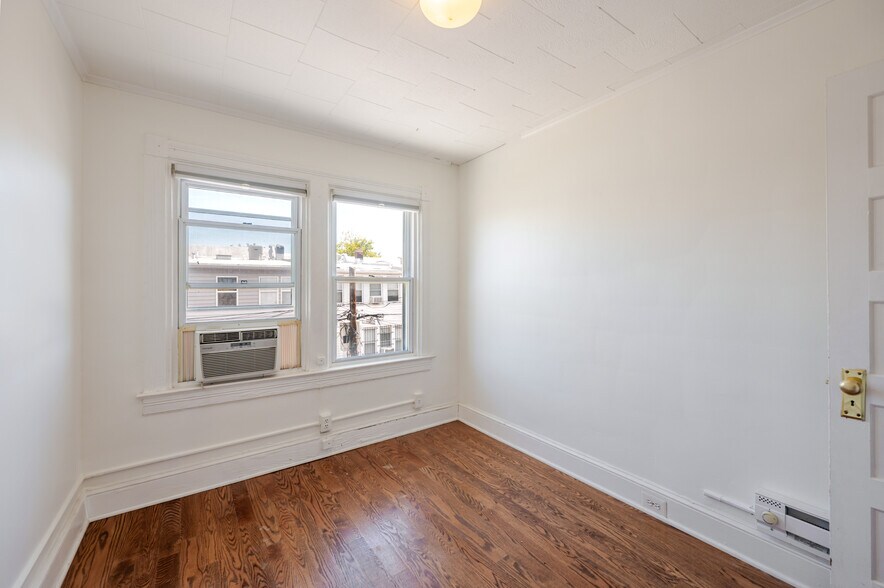 Building Photo - 1109 Abbey Pl NE