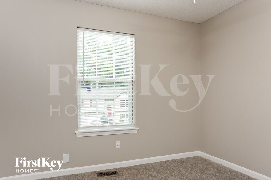 Building Photo - 6319 Hillview Ln