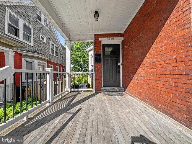 Building Photo - 1039 Rees Ave