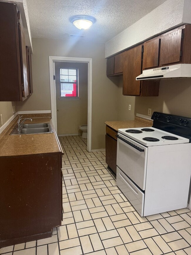 Building Photo - 1128 N Eagle Ln