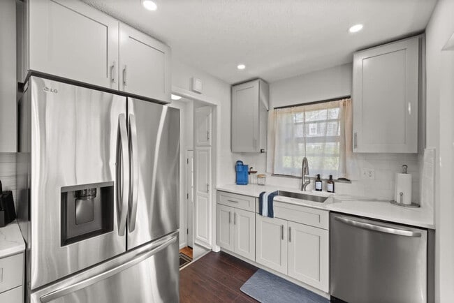 Building Photo - 6430 Olde York Rd