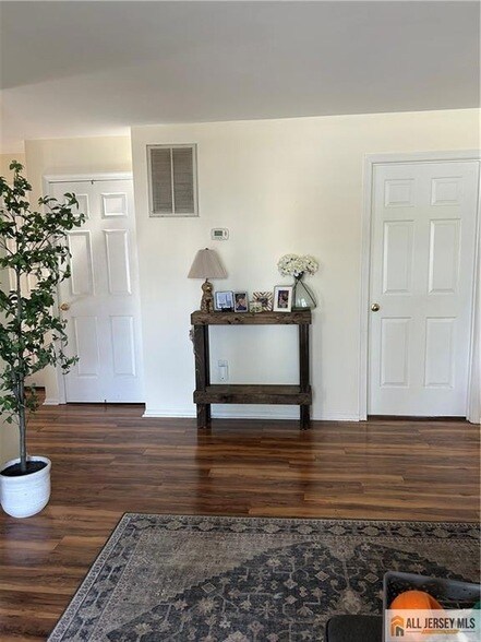 Building Photo - 1001 Cypress Ln