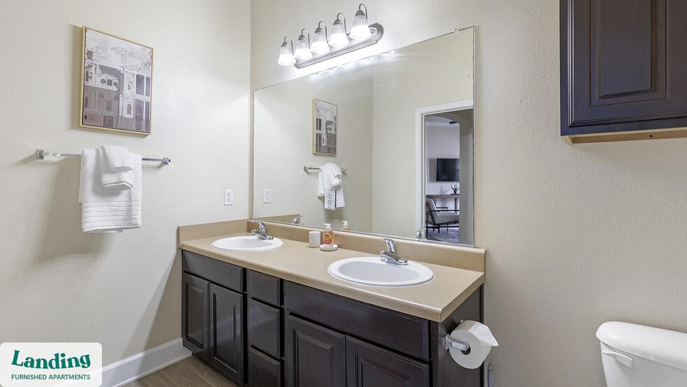 Primary Photo - 6101 N Riverside Dr