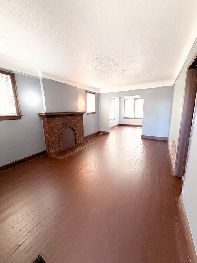 Building Photo - 9241 Boleyn St