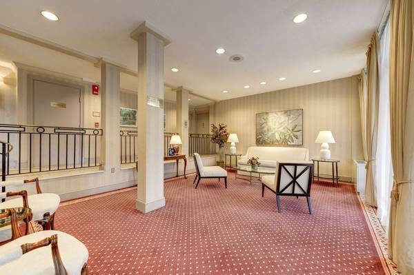 Building Photo - 4390 Lorcom Ln