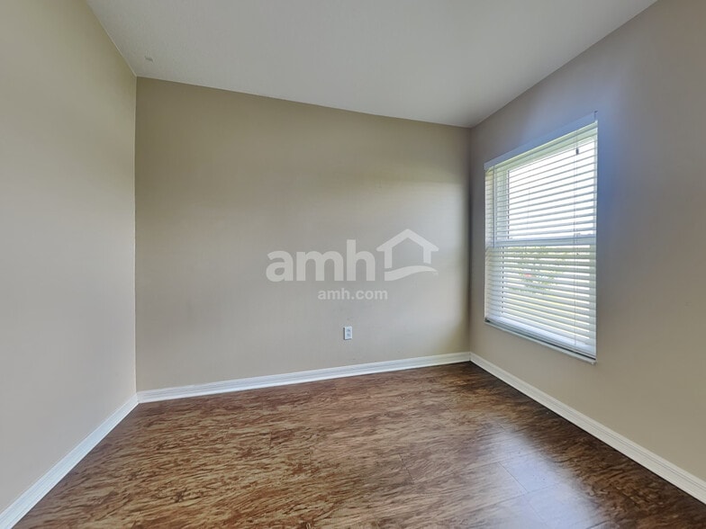 Building Photo - 4214 Hartford Lake Dr