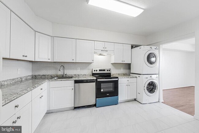 Building Photo - 3713 S George Mason Dr