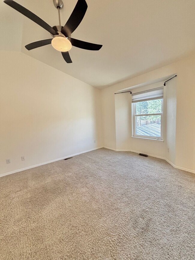 Building Photo - Spacious 3-Bedroom Condo in Prime Golden Location!! Available Now!!