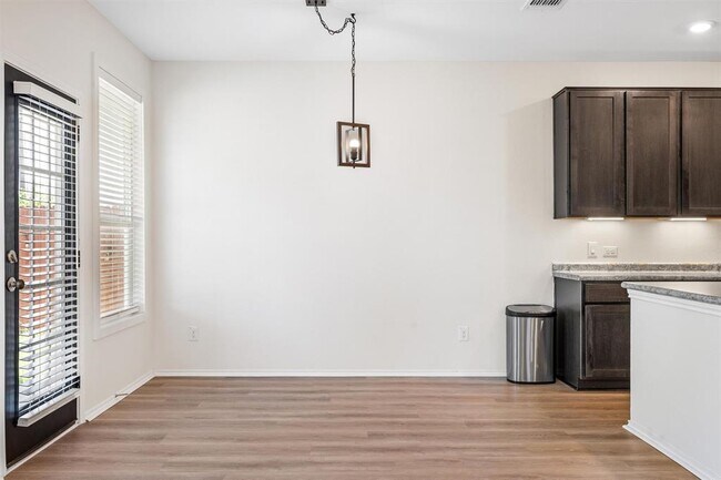 Building Photo - 256 Benmyrtle Trl