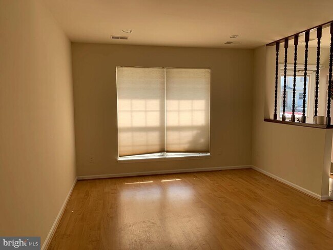 Building Photo - 8200 Aspen Glen Ct