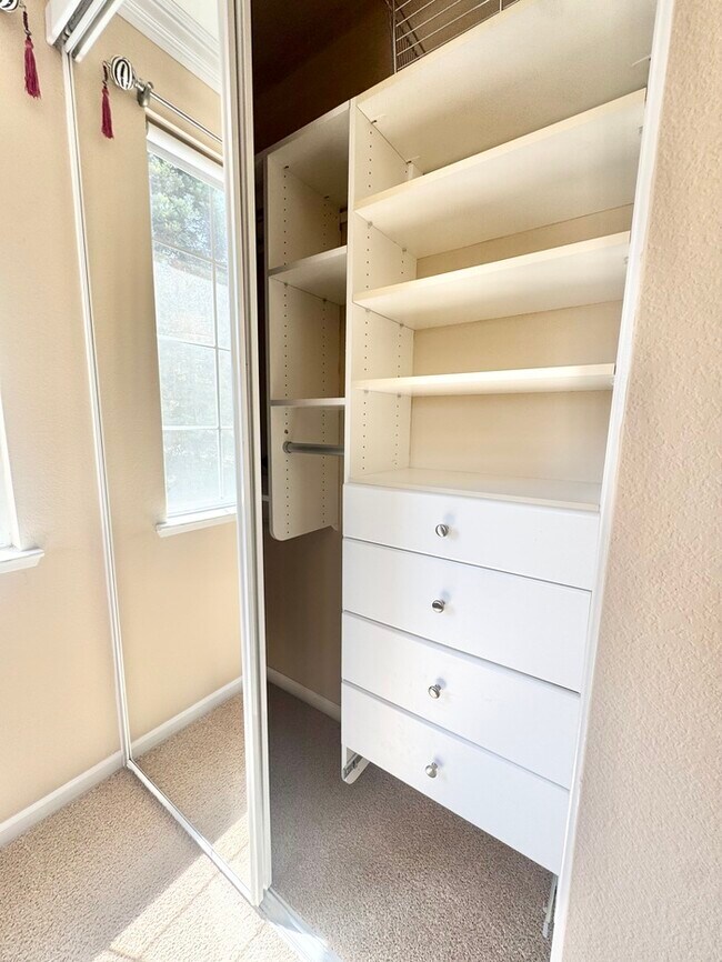 Building Photo - Beautiful large 4 bedroom home in rocklin!