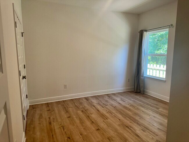 Building Photo - 207 Sea Eagle Ln