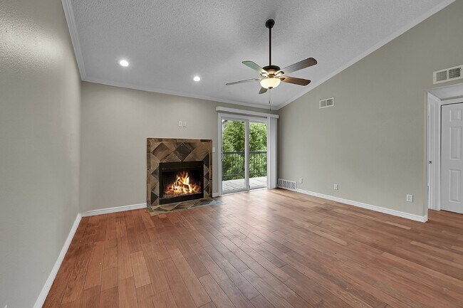 Building Photo - $1,750 - 2-Bed /1 bath Condo with Cozy Fir...