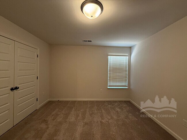 Building Photo - 340 Chestnut Rdg Cv