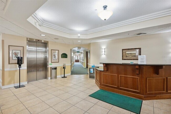 Building Photo - 13941 Clubhouse Dr
