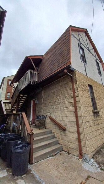 Building Photo - 120 Watkins Ave