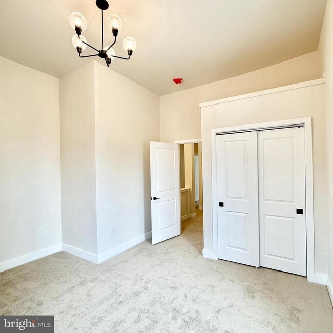 Building Photo - 151 N York St