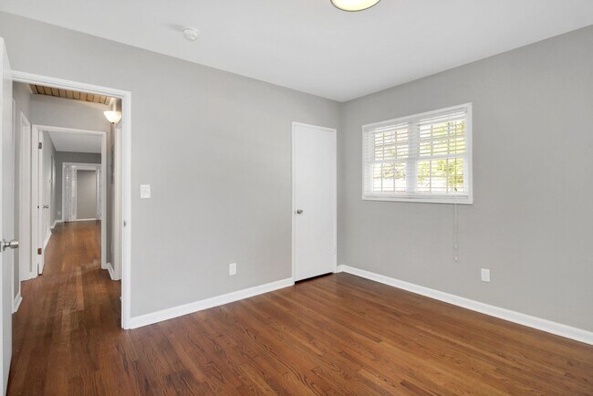 Building Photo - 3 bedroom 2 bath home in a great area filled with tons of extras you will LOVE!