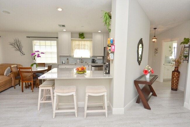 Building Photo - 1020 SW Balmoral Trce