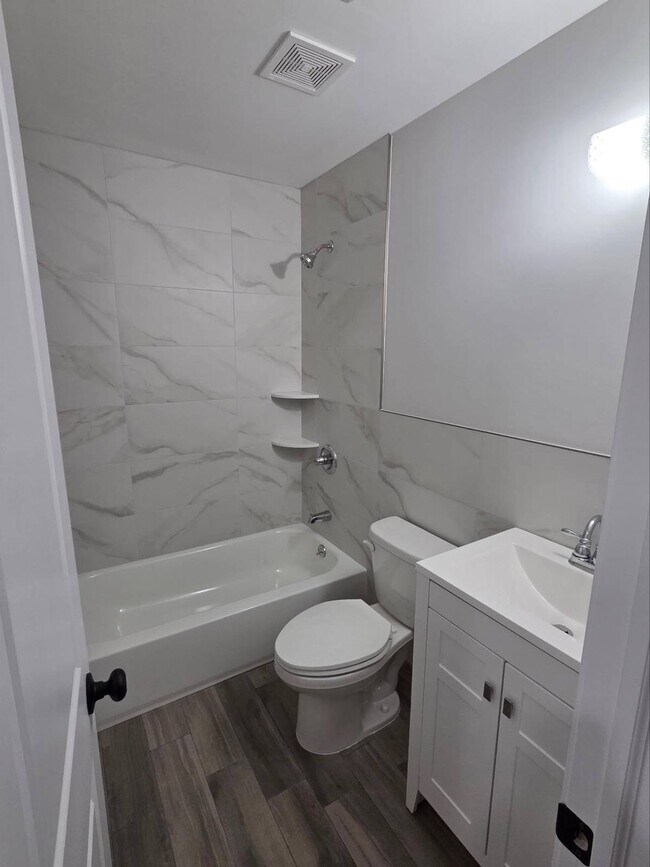 Building Photo - 69 Nashville St