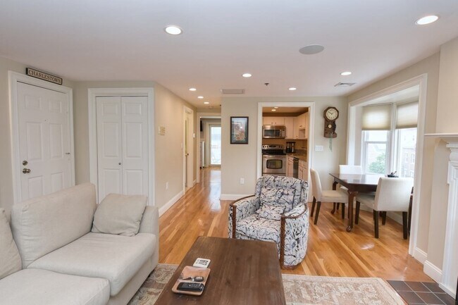 Building Photo - 21 Main St