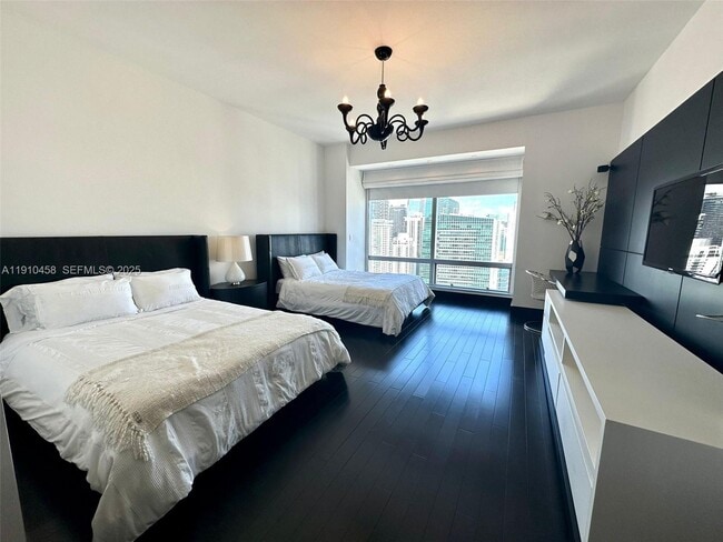 Building Photo - 1425 Brickell Ave