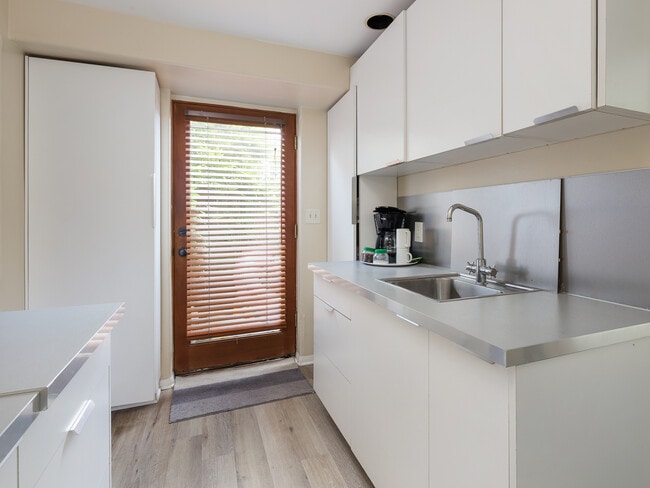 Building Photo - 416 Virginia St