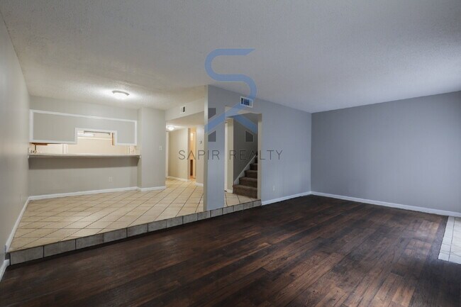 Building Photo - 2041 Oak Park Ln