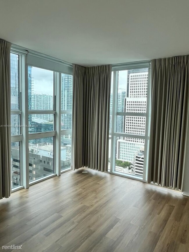 Building Photo - 1 br, 1 bath Condo - 951 Brickell Ave Apt ...