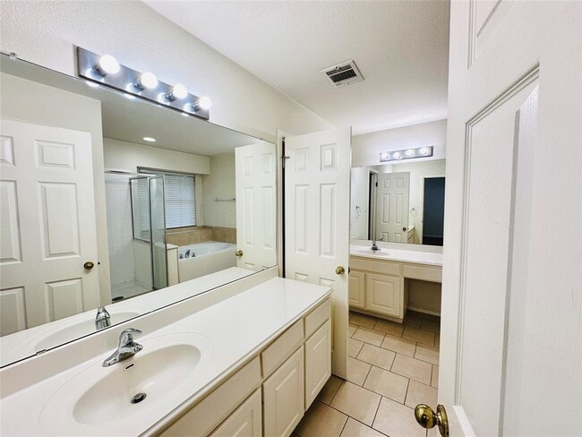 Building Photo - 1101 Hunter's Creek Dr